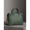 Burberry The Medium Banner in Leather and House Check Dark Bottle Green Burberry - 1
